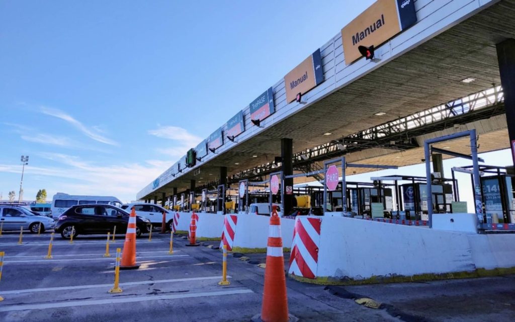 Peaje de la Ruta Interportuaria entre Penco y Talcahuano, donde una familia denunció una demora mientras trasladaba a una mujer en trabajo de parto hacia el Hospital Las Higueras.