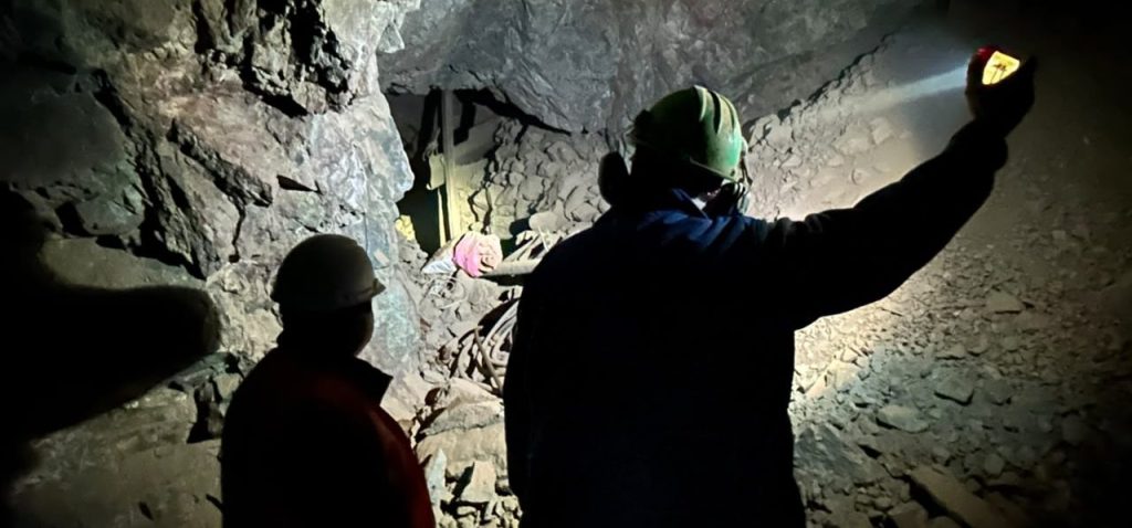 Interior de mina subterránea en imagen referencial de accidente minero ocurrido en Taltal, Región de Antofagasta.