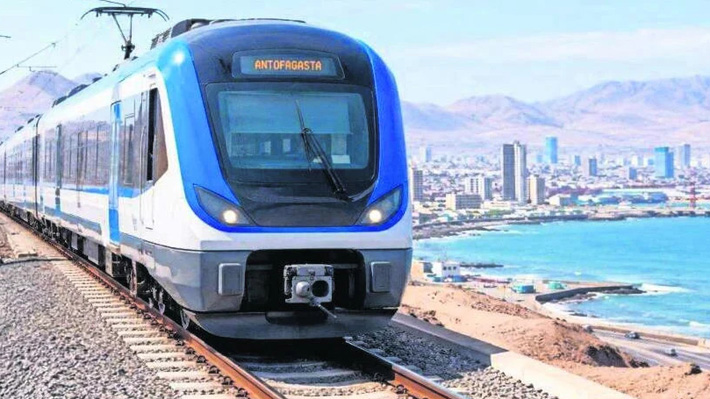 Tren de pasajeros en Antofagasta, imagen referencial del proyecto ferroviario que busca conectar Antofagasta y Mejillones, Región de Antofagasta, Chile.