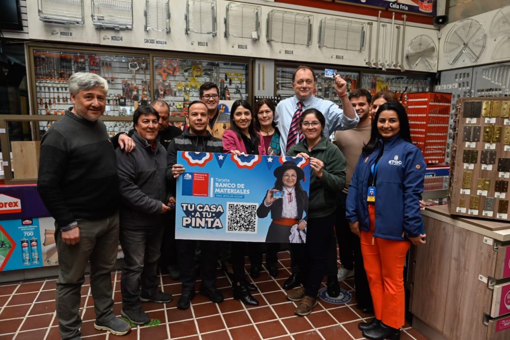 Mujeres jefas de hogar beneficiarias de “Tu Casa a Tu Pinta”, programa del Minvu para mejorar viviendas en la Región de Valparaíso.