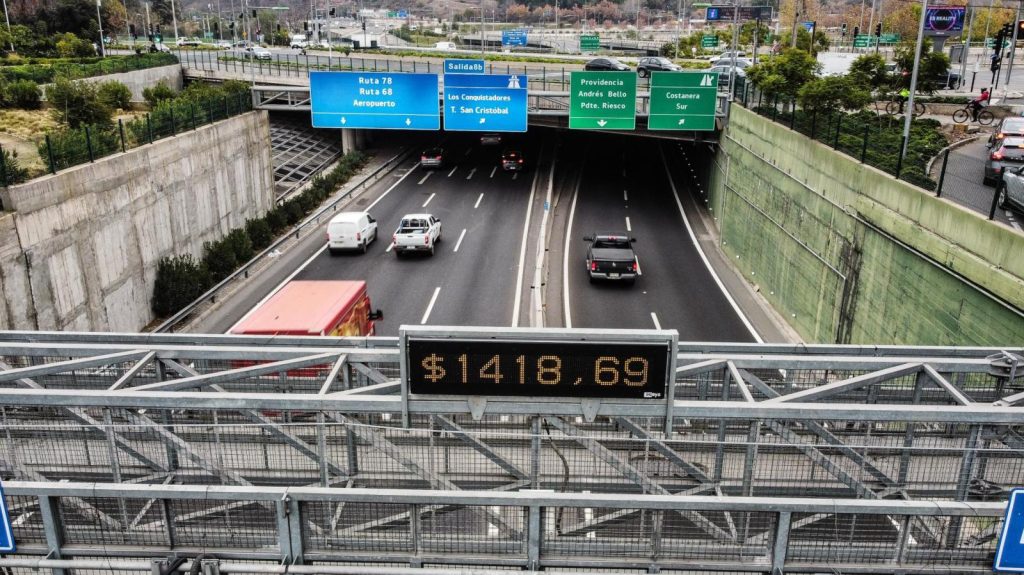 Presidente José Antonio Kast anuncia rebaja de hasta un 25% en tarifas del TAG de Autopista Central, medida que genera debate político por extensión de concesión y beneficios para automovilistas en Chile.