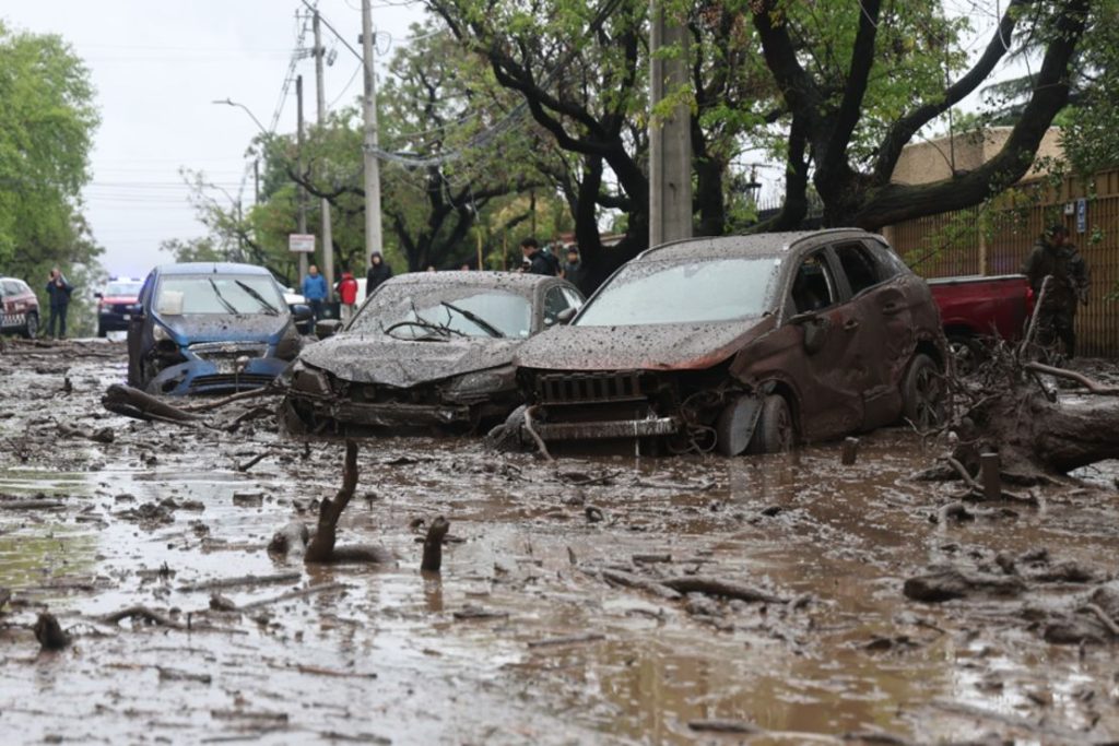 El sistema frontal que golpeó a la zona central dejó hasta este viernes 118 personas damnificadas, 147 albergadas y 33 aisladas en la Región Metropolitana