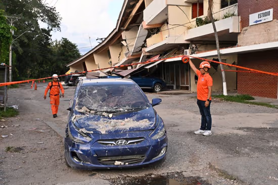 Imagen de los daños provocados por el terremoto de magnitud 7,7 en Panamá, mientras Cancillería de Chile habilita plataforma para localizar a chilenos afectados.